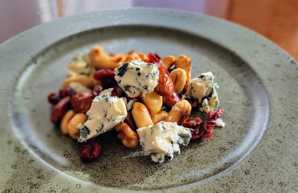 ハニーローストナッツとブルーチーズ