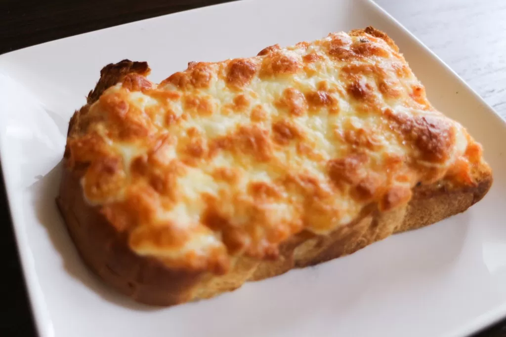 鮭のチーズマヨトースト