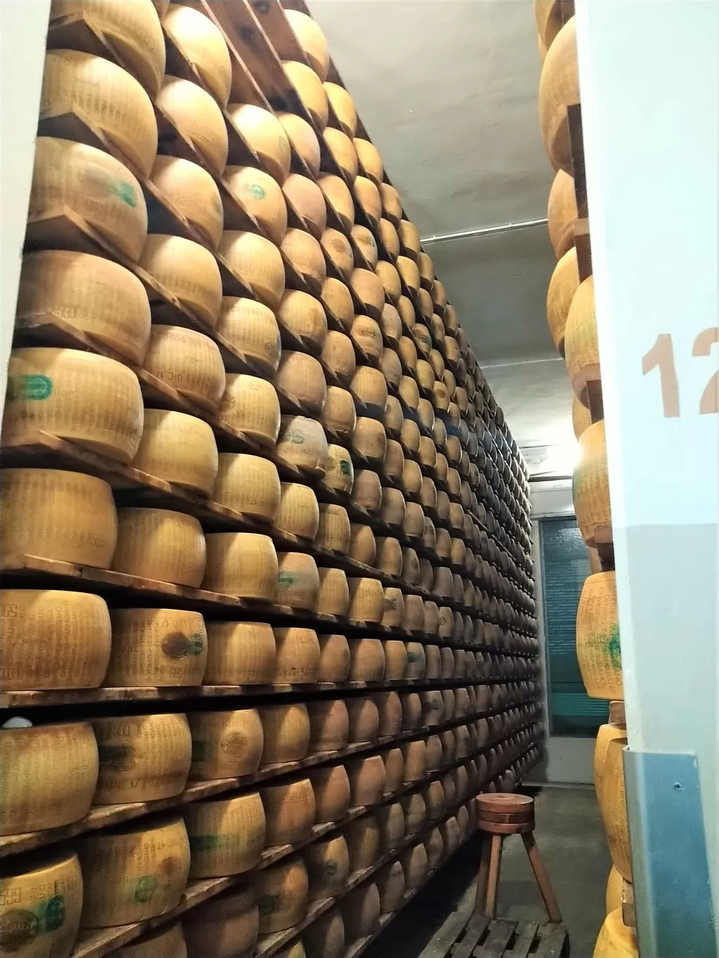 イタリアの至宝【パルミジャーノ・レッジャーノ】で極上簡単シーザーサラダ | 日々のチーズ、暮らしのチーズ